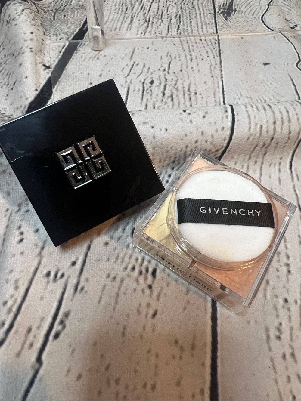 Givenchy Prisme Libre Loose Powder in shade 05 Popeline Mimosa